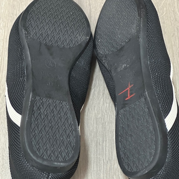 VIVAIA Pointed-Toe V-Cut Flats - Picture 4 of 4